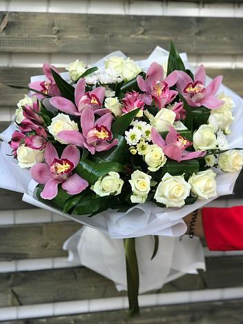 Букет цветов из: Розы и Хризантемы в Новохаритоново