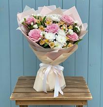 Букет цветов из:  Гвоздики, Орхидеи и Розы #REPLACE_PRED# Новохаритоново