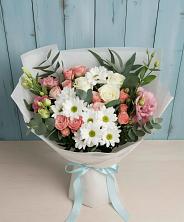 Букет цветов из:  Розы, Лизиантусы и Хризантемы в Новохаритоново