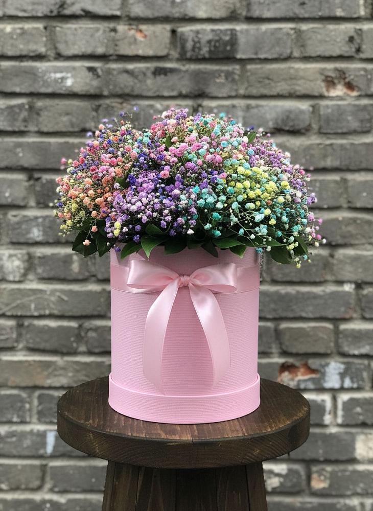 Цветочная композиция из Гипсофила и Розы в шляпной коробке в Новохаритоново