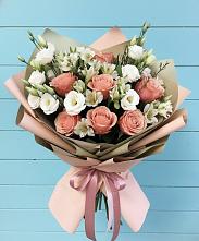 Букет цветов из:  Розы, Альстромерии и Лизиантусы в Новохаритоново