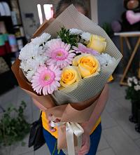 Букет цветов из:  Герберы, Розы и Хризантемы в Новохаритоново