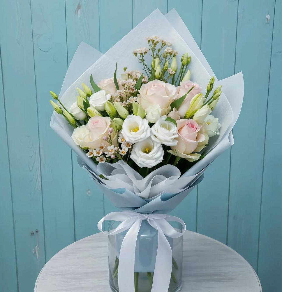 Букет цветов из: Розы и Лизиантусы в Новохаритоново