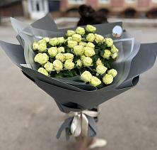 Букет Белые кустовые розы Солинеро в Новохаритоново