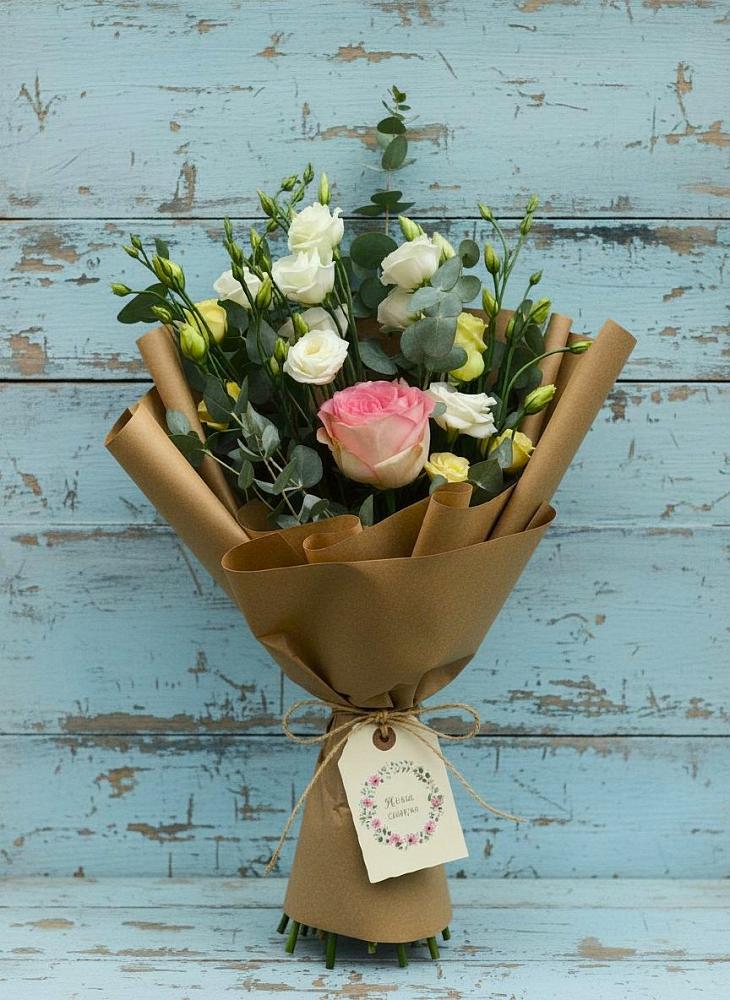 Букет цветов из: Розы и Лизиантусы в Новохаритоново