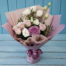 Букет цветов из:  Розы и Лизиантусы в Новохаритоново