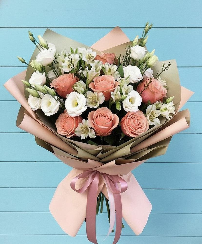 Букет цветов из: Розы, Альстромерии и Лизиантусы в Новохаритоново