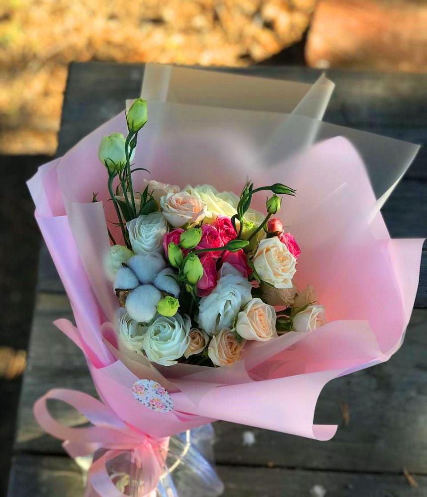 Букет цветов из: Розы и Лизиантусы в Новохаритоново