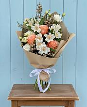 Букет цветов из:  Альстромерии, Лизиантусы, Розы и Хризантемы в Новохаритоново