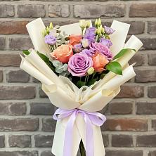 Букет цветов из:  Лизиантусы и Розы в Новохаритоново