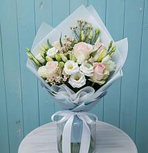 Букет цветов из:  Розы и Лизиантусы в Новохаритоново