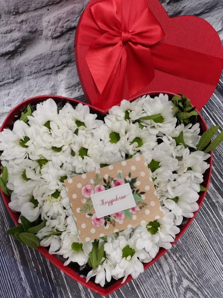 Цветочная композиция из Хризантемы в виде сердца в Новохаритоново