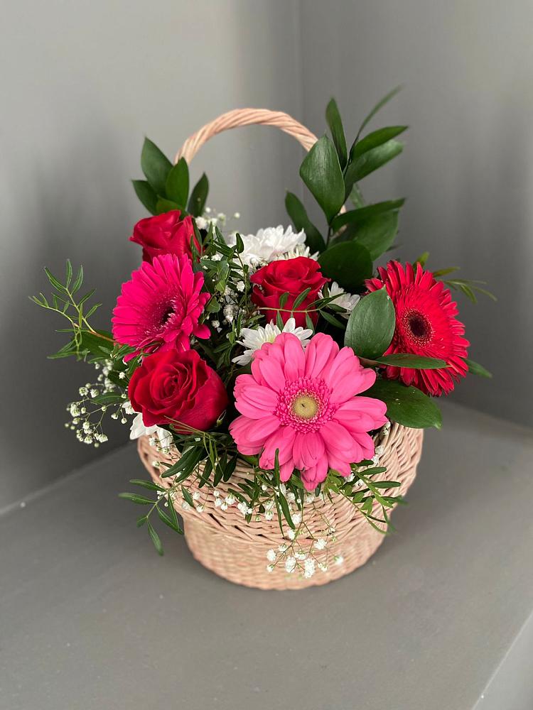 Цветочная композиция из Розы, Хризантемы и Герберы в корзине в Новохаритоново