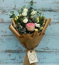 Букет цветов из:  Розы и Лизиантусы в Новохаритоново