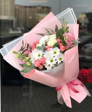 Букет цветов из: Розы, Лизиантусы и Хризантемы в Новохаритоново