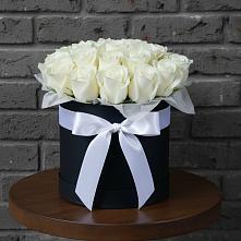 Цветочная композиция из Розы в шляпной коробке в Новохаритоново