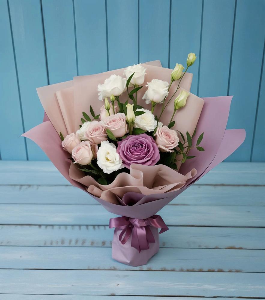 Букет цветов из: Розы и Лизиантусы в Новохаритоново